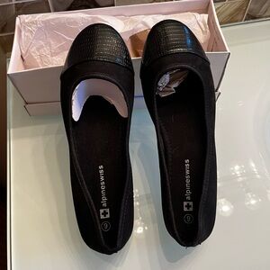 Alpine Swiss Women's Black Textured Flats